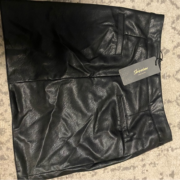 Vegan leather miniskirt - Picture 4 of 6